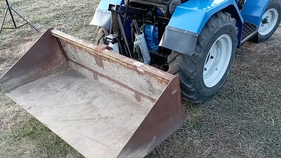 СМТ Василëк с ковшом от СМТ Скорпион. смотреть онлайн