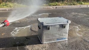 Проверка алюминиевого ящика КАПИТАН на водонепроницаемость