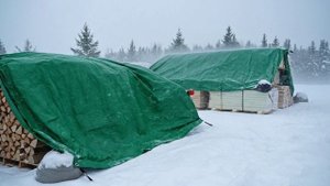 Защита мотоцикла тарпаулином