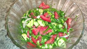 Рецепт легкого, вкусного, освежающего, салата. Какой вкусный салат приготовить на ужин?