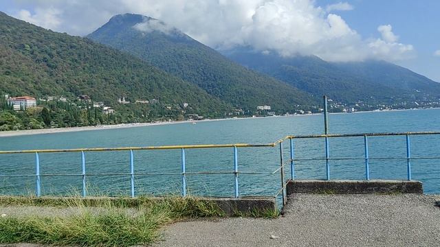 ВИД НА СТАРУЮ ГАГРУ С ПИРСА смотреть онлайн