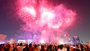 Яркие огни, фейерверки и незабываемое шоу. Красочный фестиваль Дивали прошел в Индии