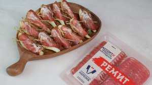 Закуска с грушей, Бургундской колбасой и прошутто