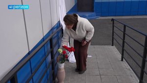 МЕМОРИАЛЬНУЮ ДОСКУ ЗАСЛУЖЕННОМУ УЧИТЕЛЮ РОССИИ ВЛАДИМИРУ ОРЛОВСКОМУ ОТКРЫЛИ В ГОРОДЕ ЕЛИЗОВО