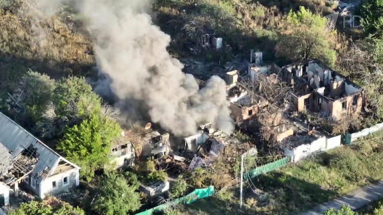 В ДНР экипажи Т-80 пробивают броню противника и прокладывают путь пехоте