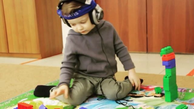 Кадры с занятий специалиста Tomatis® Зарины Исаевой