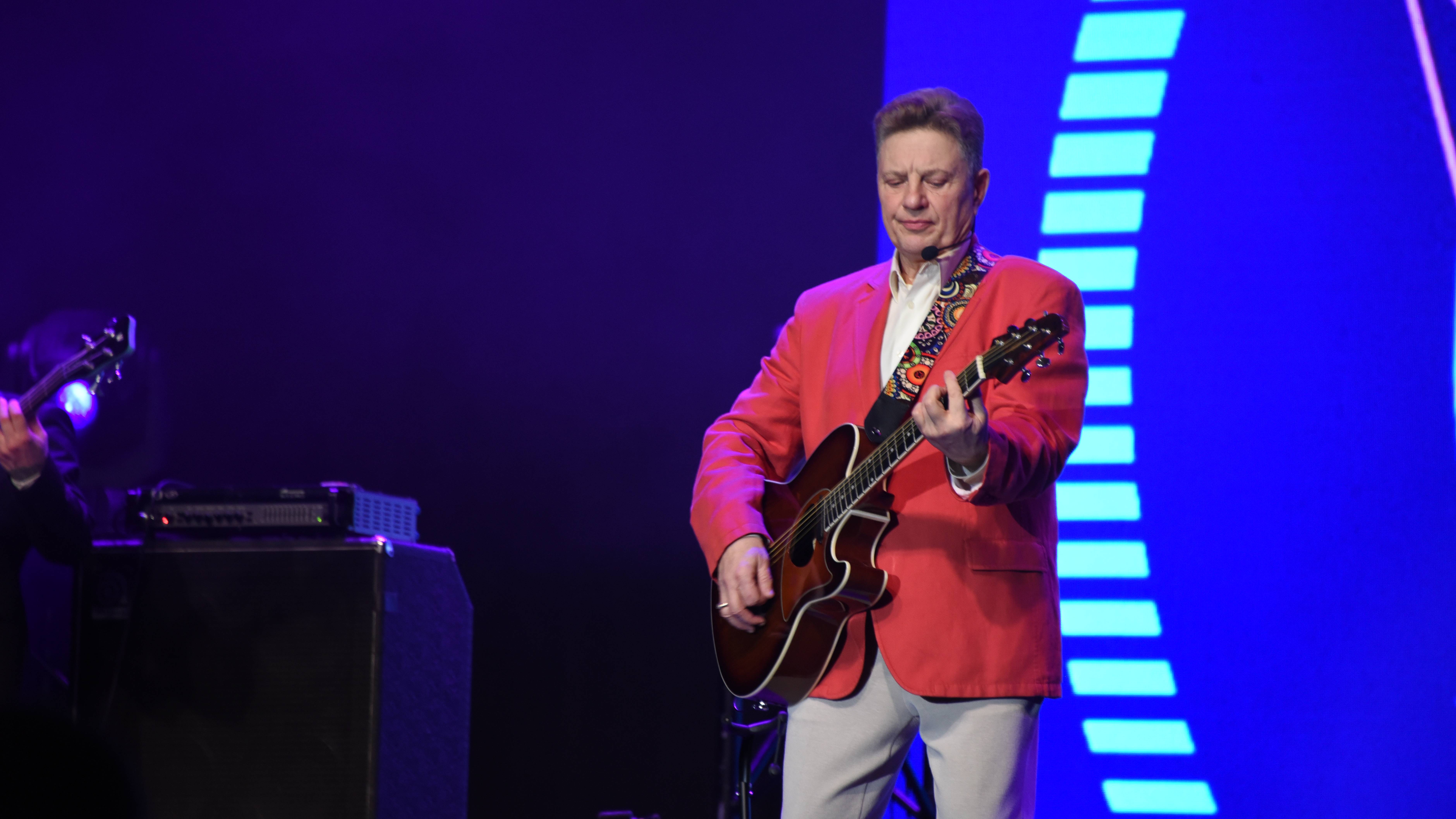 Апрель. Авто-исполнитель Андрей Биржевой.