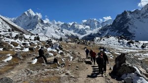 Команда Клуба 7 Вершин «Гималайские барсы» перешла в селение Лобуче у подножья одноименной горы