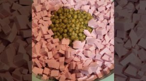 Готовим оливье.