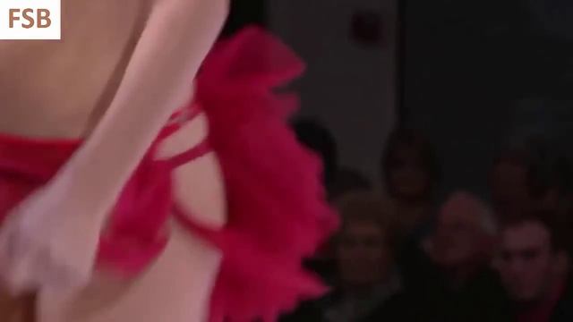 нижнее бельё на подиуме смотреть онлайн