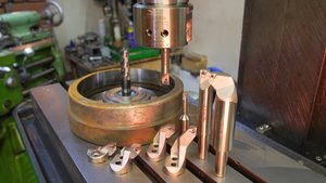 Очень точная расточная система для фрезерного станка.