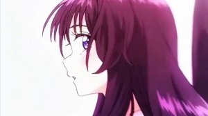 благоухающий цветок растет с достоинством