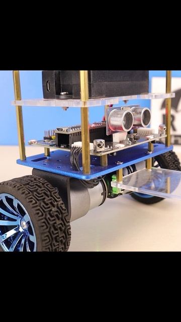 Робот на больших колёсах 1 смотреть онлайн