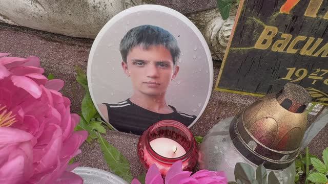 УМЕР ВО СНЕ ... ПЕЧАЛЬНОЕ ЗРЕЛИЩЕ НА МОГИЛЕ АКТЁРА ВАСИЛИЯ ЛЫКШИНА ... ЗАБРОШЕННЫЕ МОГИЛЫ 18.10.2025