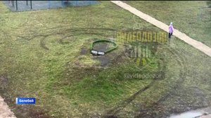 В Башкирии дрифтер испортил газон во дворе дома