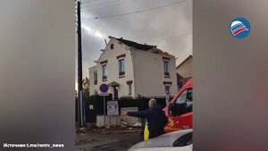 Мощный торнадо снёс 3 башенных крана во французском Эрмоне