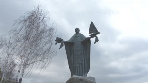 В руках у Николая Чудотворца — парус