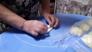 Булочки с помадкой из постного теста.