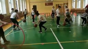 Урок физкультуры в 4 классе по баскетболу