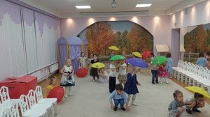 Танец с зонтиками средняя группа