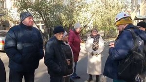 Посланцы админ. Правобережного округа Иркутска и ООО Иркутскэнергосбыта 20.10.2025 пришли в МКД 24.