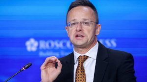Сийярто: Венгрия планирует оспорить запрет ЕС на газ из России в суде