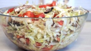САЛАТ из капусты и консервированной рыбы.