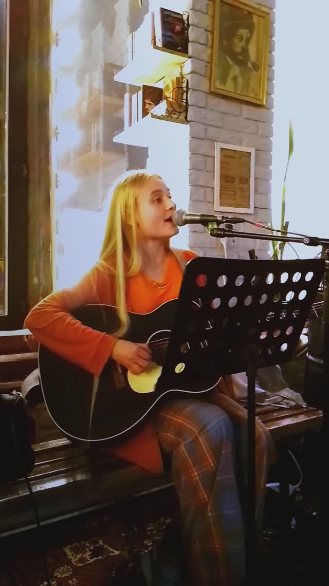 "Калейдоскоп дней".  В плейлисте "Композиторские работы Алины Герц" инструментальная музыка , песня