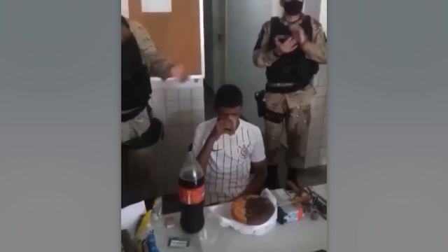 Эти Полицейские Заслужили Медаль за Свою Доброту смотреть онлайн