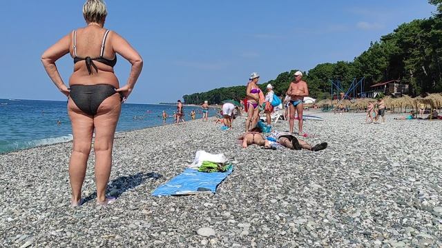 НА ПЛЯЖЕ ПИЦУНДЫ смотреть онлайн