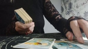 Какой сюрприз готовит вам Вселенная? Расклад Таро