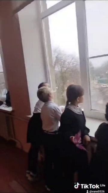 радость первому снегу