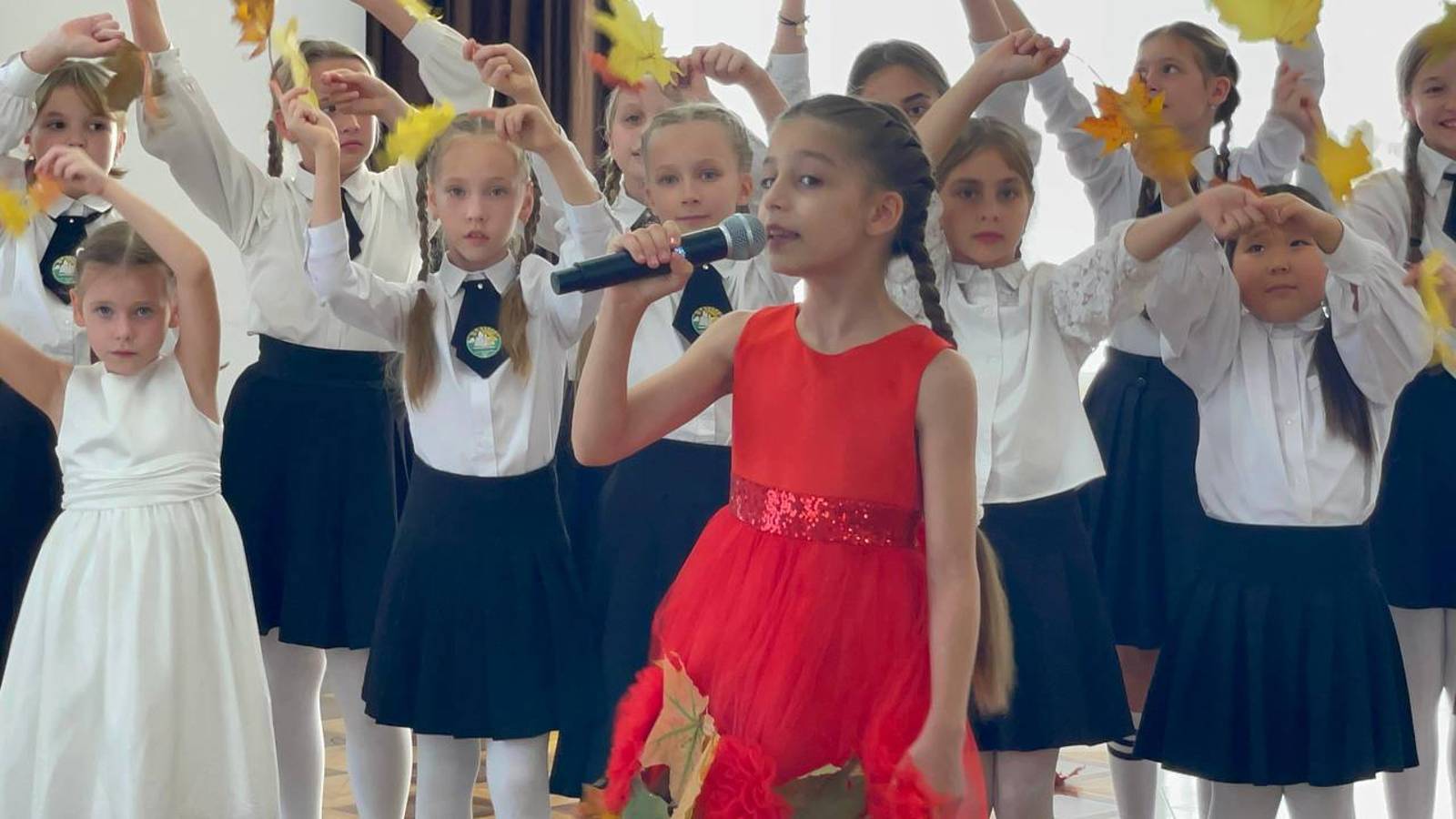В Центре культурного развития прошел замечательный урок-концерт, посвященный теме осени. смотреть онлайн