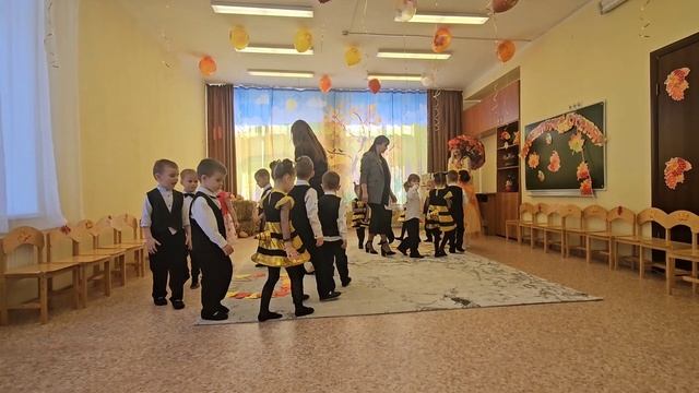Утренник "ЗОЛОТАЯ ОСЕНЬ" средняя группа 22.10.2025 смотреть онлайн