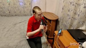 Илья поёт в караоке 🎤