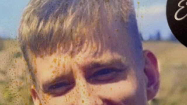 18.10.25 Чудо - в офисе Руспомощи после Богослужения мироточат фото убиенных воинов (Е. Козенкова) смотреть онлайн