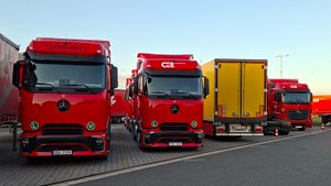 Получил на фирме совершенно новый MERCEDES, обзорчик ( видео1)