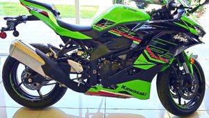 Kawasaki Ninja ZX-4RR - Наконец-то 4 Цилиндра !