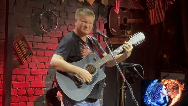 "Есть призванье такое - женщиной надо БЫТЬ!!!" Песню на свои стихи исполняет Болгов Евгений.