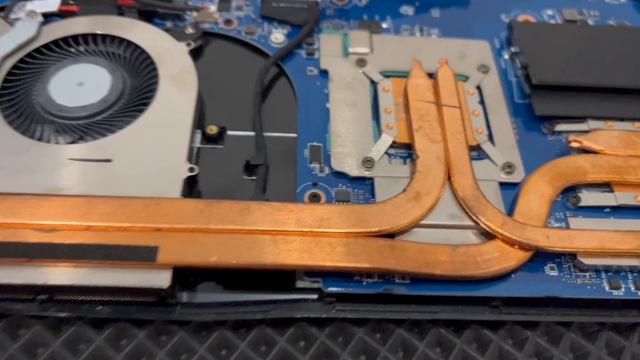 MSI KATANA GF76 12UC-420XRU. Разбор. Замена диска смотреть онлайн