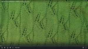 Узор листочки на дорожках из лицевых петель Мастер класс