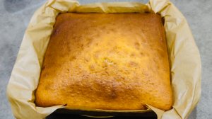Пирог на молоке в духовке / Вкусный и простой пирог на горячем молоке в духовке - очень пышный