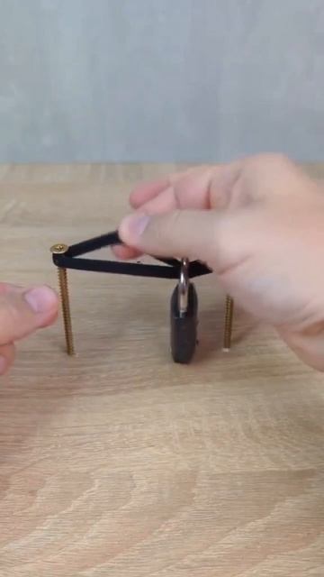 Секрет снятия замка_ волшебство фокусника!