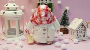 Скульптура "Машенька с лопатой", гжельский фарфор