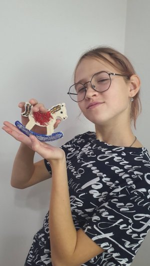 Игрушка из соленого теста - лошадка. Сделаем своими руками игрушку на елку.