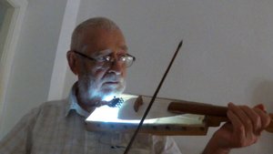 Акустические скрипки будущего, современный дизайн, два в одном - Звук и свет.