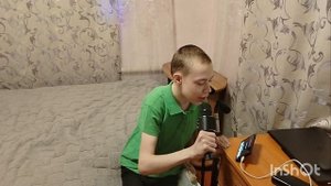 Илья поёт 🎙️ в караоке