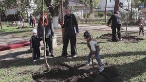 В сквере им. Воробьева в Армавире высадили более 200 деревьев