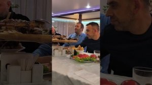 армянин поёт шикарно
армянские песни..