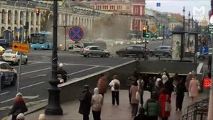 Эпичнейшая авария из пяти машин и с переворотом одной из них произошла в центре Питера